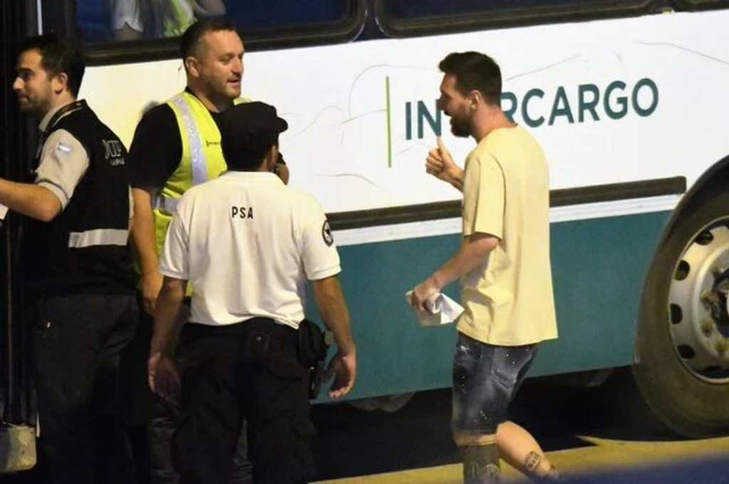 Messi llega a Francia este martes a las 10 de la mañana. Twitter.