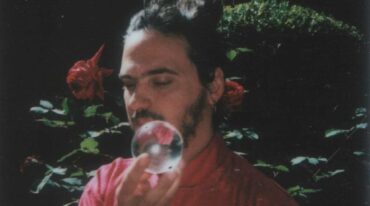 'El título del disco tiene que ver con los encuentros y los reflejos'