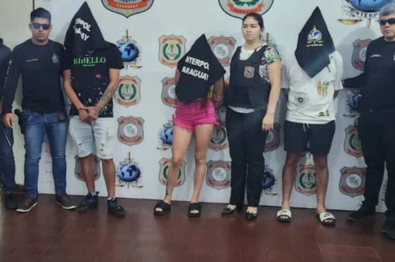 El matrimonio estaba parando en el edificio Miami