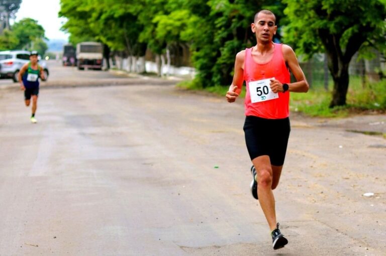 Segovia logró llegar primero en 11 de las 17 carreras que corrió.