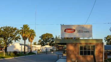 Los empleados de la planta venadense perteneciente al frigorífico Swift siguen a la espera de retomar las jornadas laborales completas. Archivo.