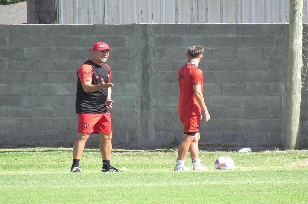 Walter Otta comenzó a trabajar en su idea y buscar el equipo.  Gabriel Obelar