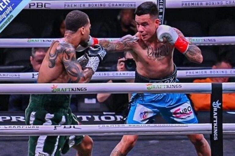 Vittori trata de conectar el jab de derecha. El zurdo concordiense fue superado por un rival de más jerarquía.