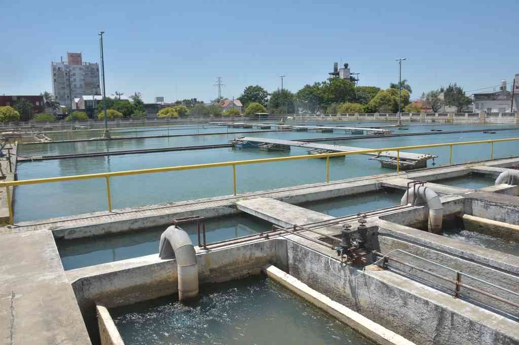 "Los reclamos de los usuarios de Aguas ante el Enress crecieron en promedio un 75% el último año"