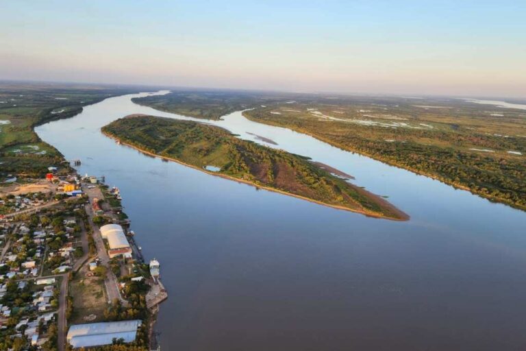 Impresionante vista aérea del río Paraná a la altura de Reconquista. Gentileza.