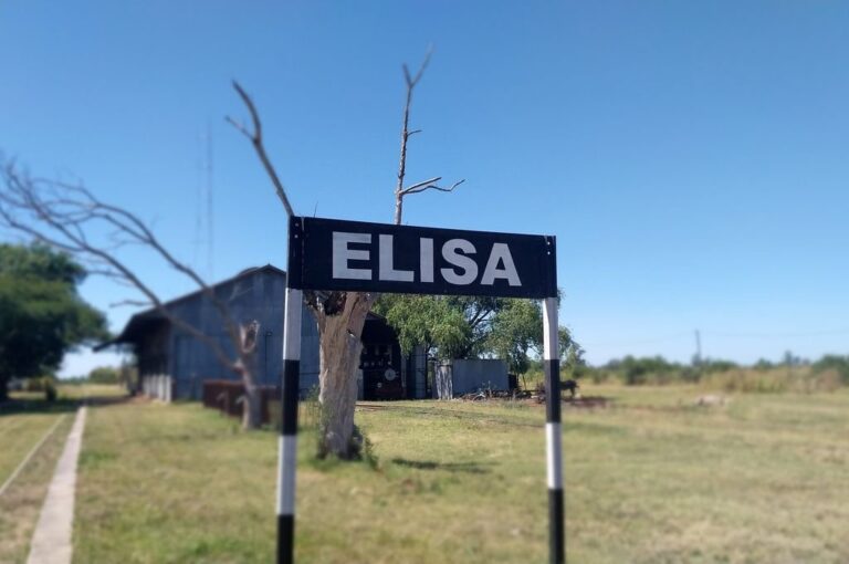 El lugar es conocido como Estación Elisa y aún cuenta con cartelería que así lo señala.
