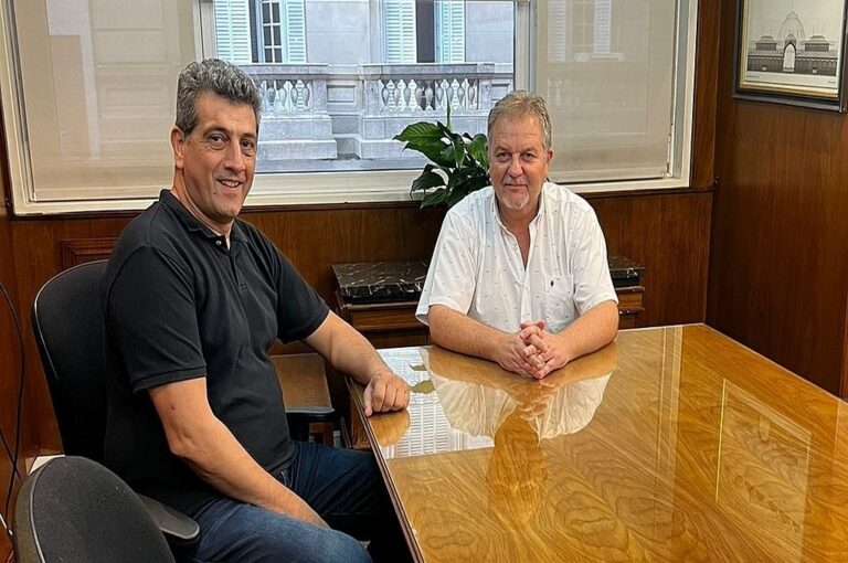 Sergio Pezzotta junto a Alejandro Schneider durante la reunión de ayer.