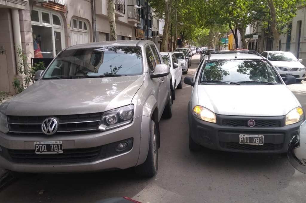 La maniobra ilegal se pudo saber a través de una app de estacionamiento. Gentileza.