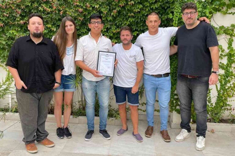 La distinción fue otorgada por el Diputado Provincial Juan Cruz Cándido en la ciudad de Rosario mediante la modalidad presencial y virtual. Gentileza