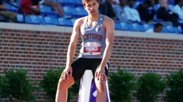 Vivanco continúa haciendo historia en el atletismo universitario de Estados Unidos.