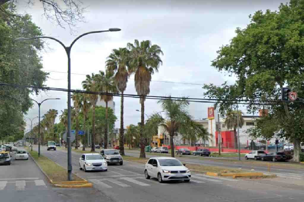 La mujer de 70 años fue hallada tirada en la calle