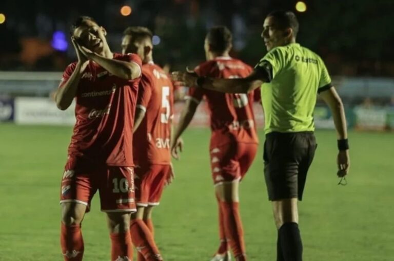 Nada de dormirse en los laureles. Carlos Arrúa llega a Santa Fe con sus jóvenes 25 años y ganas de triunfar en el fútbol argentino. Gentileza