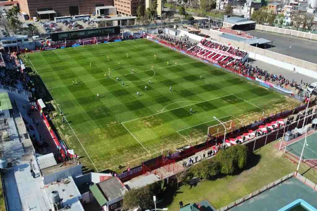 Unión visitará a Barracas Central en el estadio Claudio 'Chiqui" Tapia. Twitter.