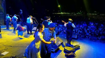 El escenario "Raúl Benítez Ríos" plagado de artistas entrerrianos