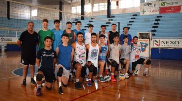 El joven plantel de Echagüe que jugará la Liga Federal se conforma con jugadores de la cantera del club y de poblaciones entrerrianas. Luis Gómez