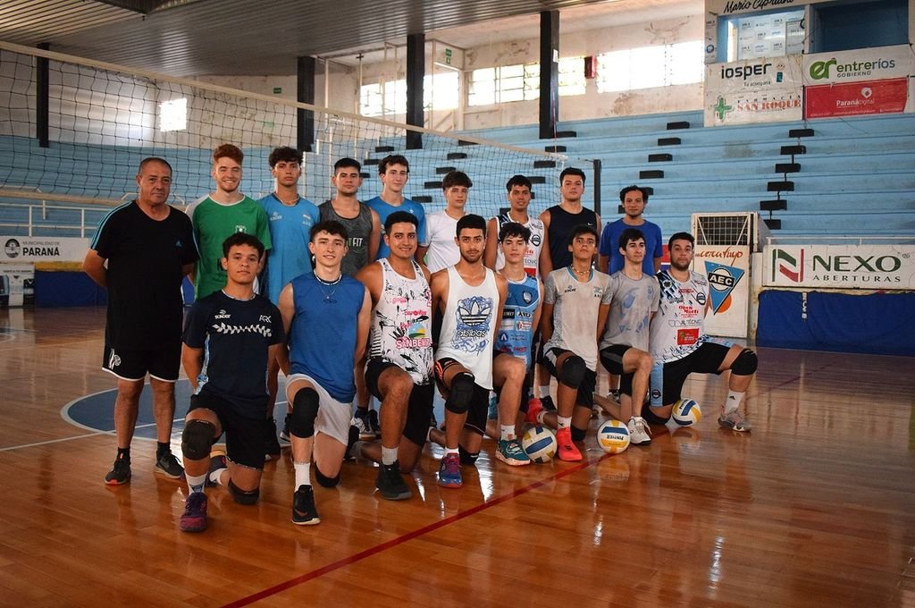 El joven plantel de Echagüe que jugará la Liga Federal se conforma con jugadores de la cantera del club y de poblaciones entrerrianas. Luis Gómez