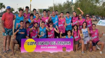 Jugadores y jugadoras de Shoot Out de Rosario tras la premiación.