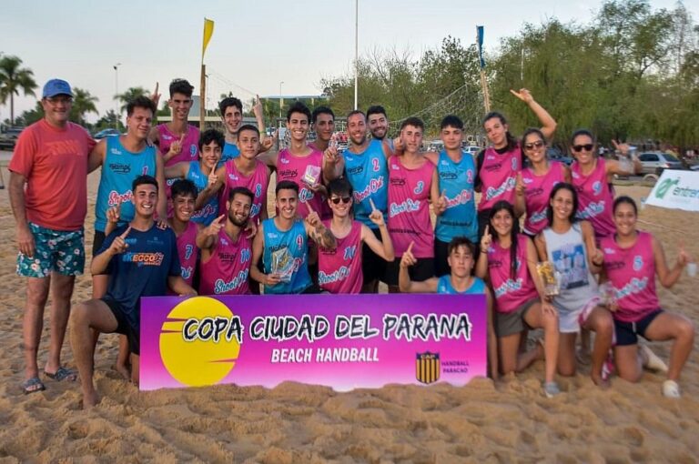 Jugadores y jugadoras de Shoot Out de Rosario tras la premiación.