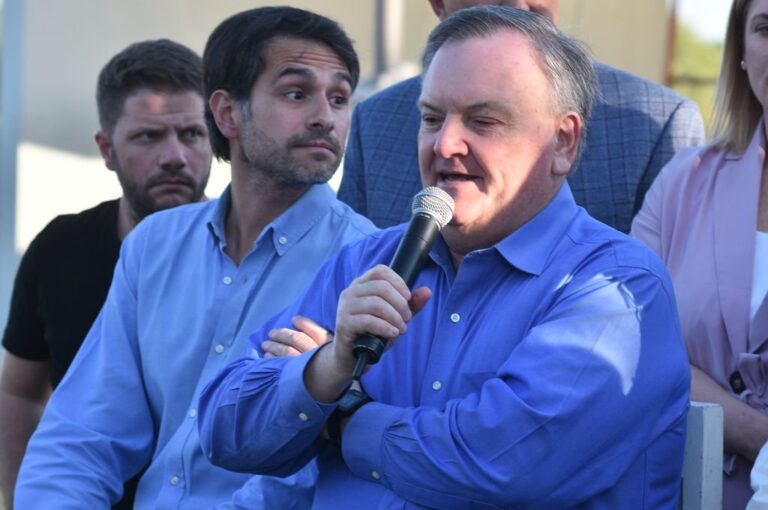 " En el cruce de rutas indicado