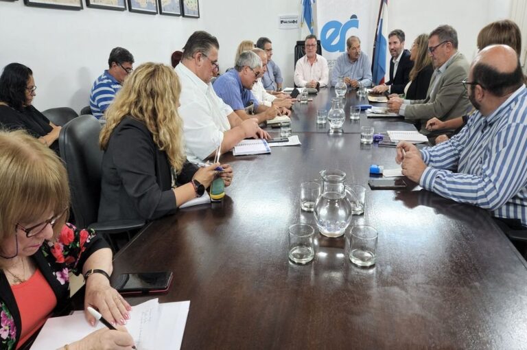En la Secretaría de Trabajo se volvieron a reunir autoridades de Educación y gremios docentes.
