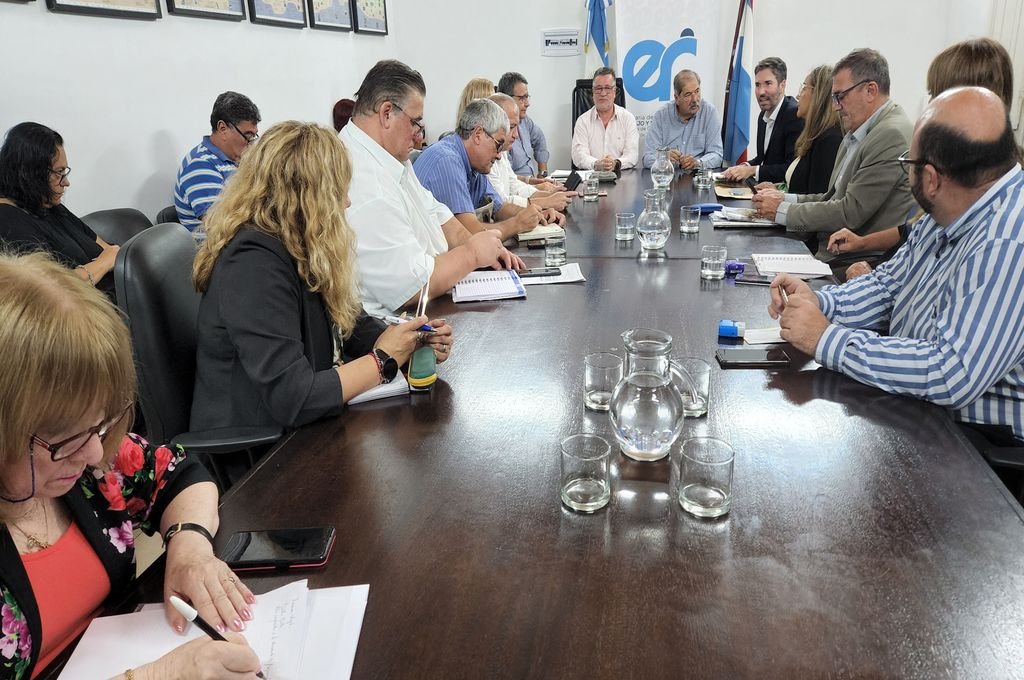 En la Secretaría de Trabajo se volvieron a reunir autoridades de Educación y gremios docentes.