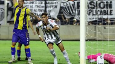 El chajariense Tomás Blanco debutó oficialmente en Estudiantes y demoró tres minutos en anotar su primer gol.