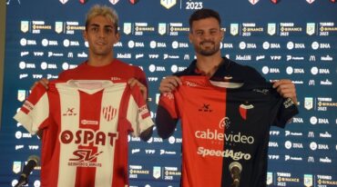 Los arqueros posaron con las camisetas de Unión y Colón. Luis Cetraro
