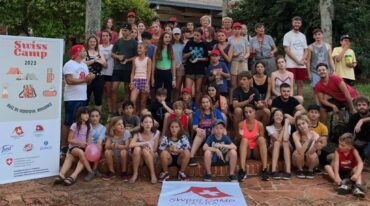 A lo largo de siete días los chicos aprendieron de una manera didáctica y divertida sobre Suiza. Su diversidad cultural y lograrán una aproximación a tres de sus idiomas (alemán