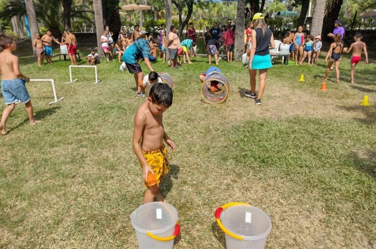 El programa Aguas Educa tiene como objetivo generar conciencia respecto al agua como elemento esencial para la vida en nuestro planeta y la necesidad de realizar un uso responsable