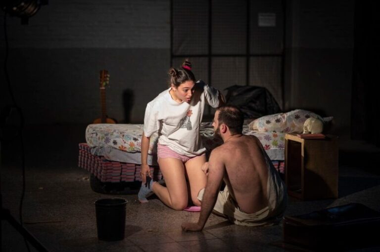 El ciclo surgió a partir de una convocatoria del Instituto Nacional del Teatro al que la productora local Pato Blanco