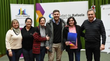 El dinero proviene de un Fondo Rotatorio propio que se conforma de la devolución de cuotas de los emprendedores y de un 10 por ciento del dinero de las multas de tránsito (Ordenanza Nº 4942). Gentileza