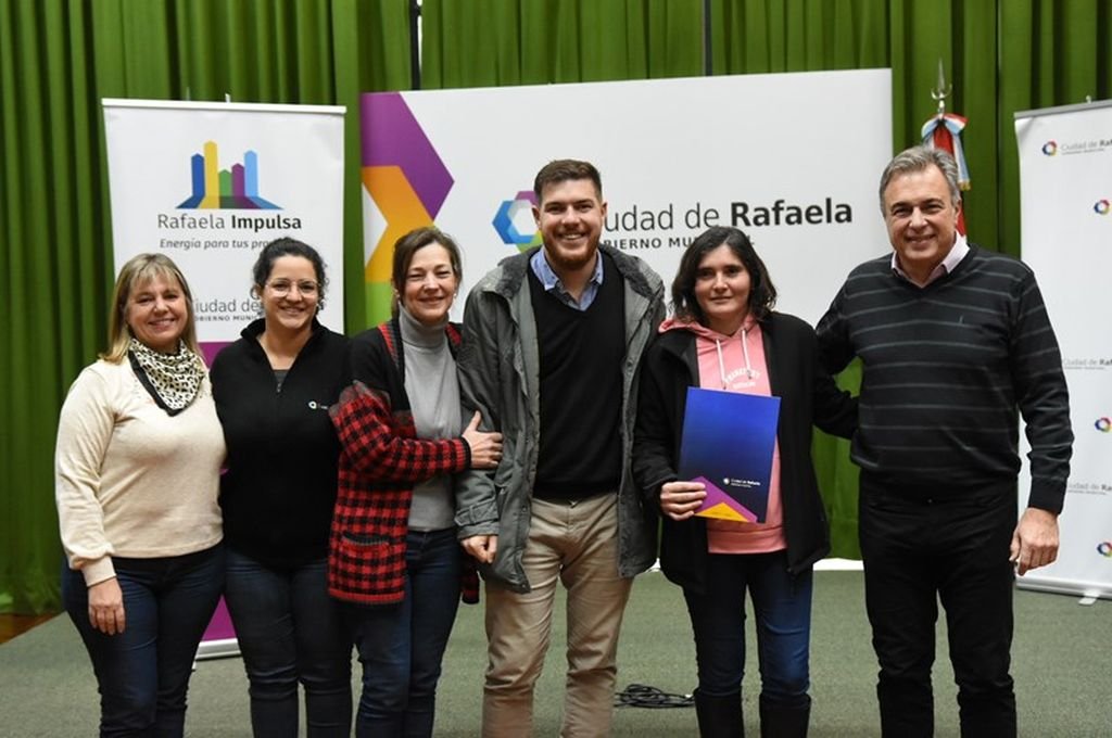 El dinero proviene de un Fondo Rotatorio propio que se conforma de la devolución de cuotas de los emprendedores y de un 10 por ciento del dinero de las multas de tránsito (Ordenanza Nº 4942). Gentileza