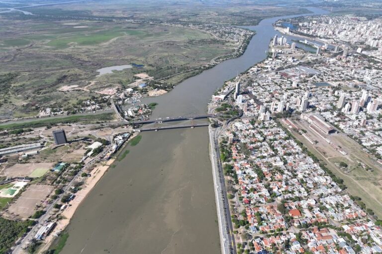 El repunte del Paraná hace crecer el nivel en la Laguna Setúbal y el río Santa Fe.  Mirador