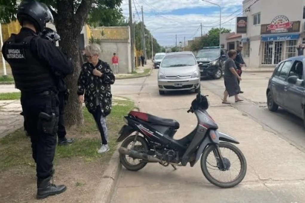 Los ocupantes de la moto trasladaban al bebé de seis meses