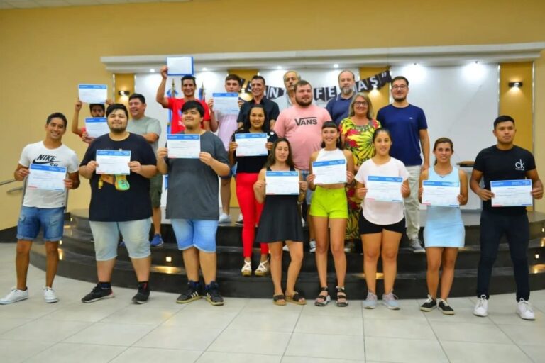 Este aporte posibilitó que más 350 jóvenes de entre 24 y 30 años se capacitaran en diferentes oficios o servicios. Gobierno de la Provincia