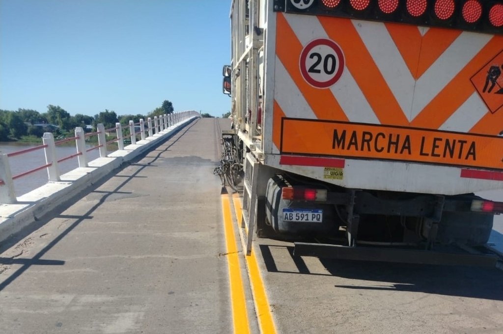 Se ejecutarán obras de señalización horizontal y vertical en rutas del norte y sur de la provincia. Gobierno de la Provincia