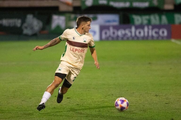 El uruguayense Nicolás Retamar marcó su primer gol con la camiseta de Ferro.