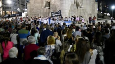 Más de 300 personas llegaron hasta la explanada del sitio más emblemático de la ciudad para reclamar el fin de esta saga de balaceras y muertes. Marcelo Manera