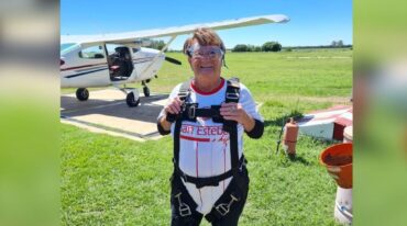 La abuela paracaidista logró su objetivo mayor de saltar en paracaídas
