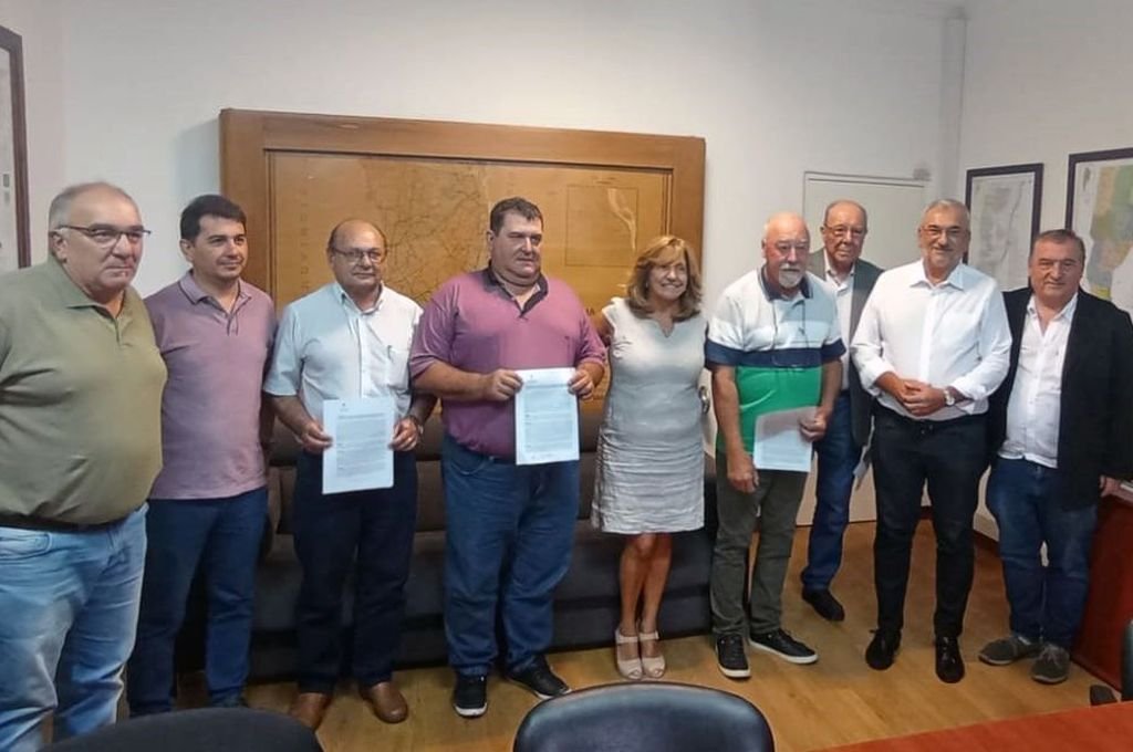 Calvo junto a Frana y Jefes Comunales. Gentileza