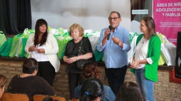 'Este tipo de acciones afirmó la secretaria de Promoción Social Romina Toledo están fundamentalmente motivadas por la necesidad de generar instancias que promuevan la educación en nuestra ciudad. Por eso creamos este programa que busca promover la reinserción educativa yendo casa por casa con el objetivo de que ningún niño de Esperanza se quede fuera de la escuela'