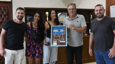 Ambas son hermanas gemelas