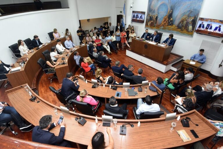 Una postal desde las barras del Concejo Municipal de Santa Fe. Este año se juega mucho en el recinto de calle Salta 2943.  Guillermo Di Salvatore