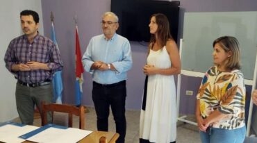 'Hoy en todos los pueblos y ciudades de la provincia se están ejecutando obras provinciales de distinta naturaleza para mejorar los servicios y la calidad de vida de su gente'. Gentileza