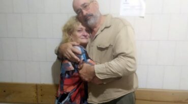 Sandra Gobbo y Oscar Marinucci tuvieron que salir en ambulancia del lugar. gentileza