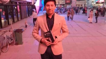 'Hoy en día la literatura sigue siendo ese lienzo en blanco donde puedo crear historias'