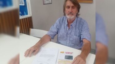 Luis Angelino es el propietario de una marina ubicada sobre la desembocadura del arroyo.