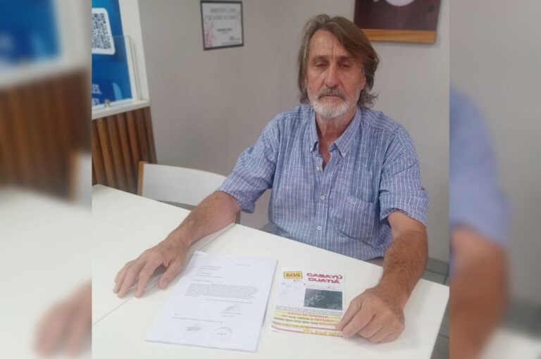Luis Angelino es el propietario de una marina ubicada sobre la desembocadura del arroyo.