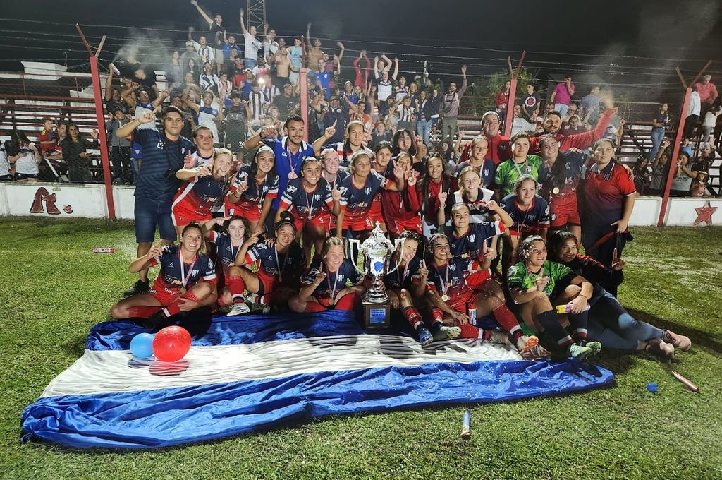 San Benito se sumó a Almagro de Concepción del Uruguay y Defensores de la Constitución de Concordia como los equipos que ganaron la Copa Entre Ríos femenina. Prensa Liga Paranaense de Fútbol