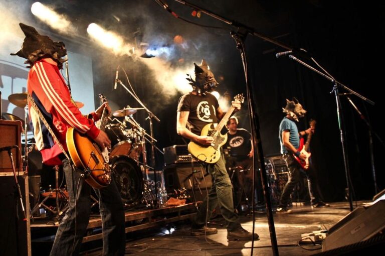 El Rock Fest reunirá a las mejores bandas de San Lorenzo las históricas y las más jóvenes que tendrán la posibilidad de mostrar sus repertorios ante un público seguramente multitudinario. Además representará una gran oportunidad para el turismo receptivo